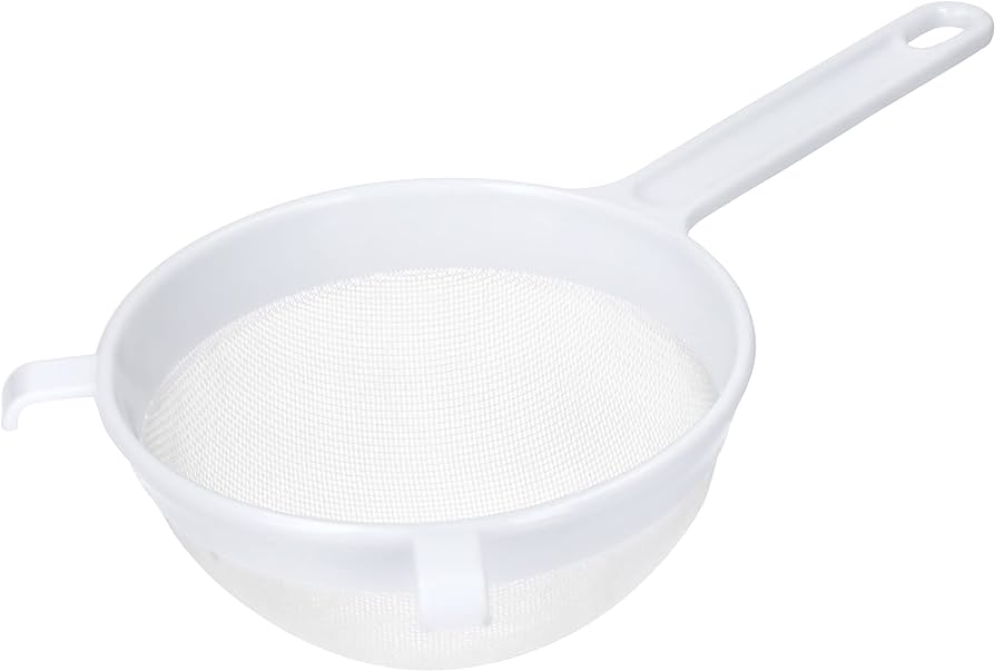 KITCHENCRAFT ROUND PLASTIC SIEVE 7CM