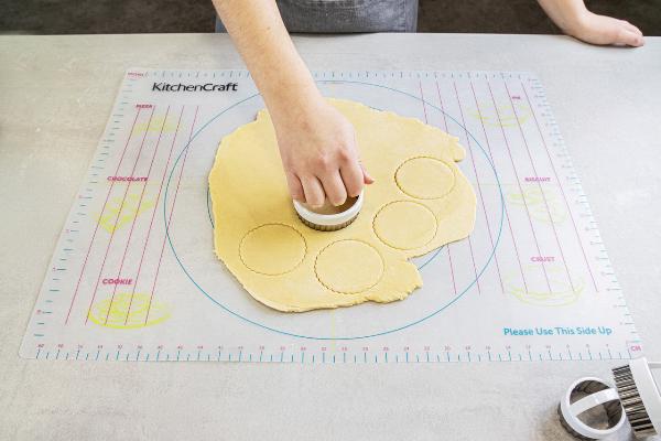 KITCHENCRAFT PASTRY ROLLING MAT 61 X 43CM